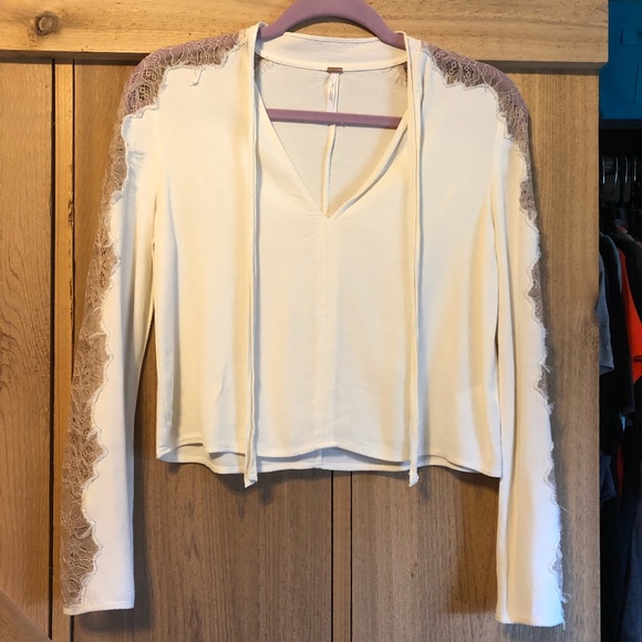 Free People Tops - Free People Offwhite Blouse w/ Lace Sleeve detail